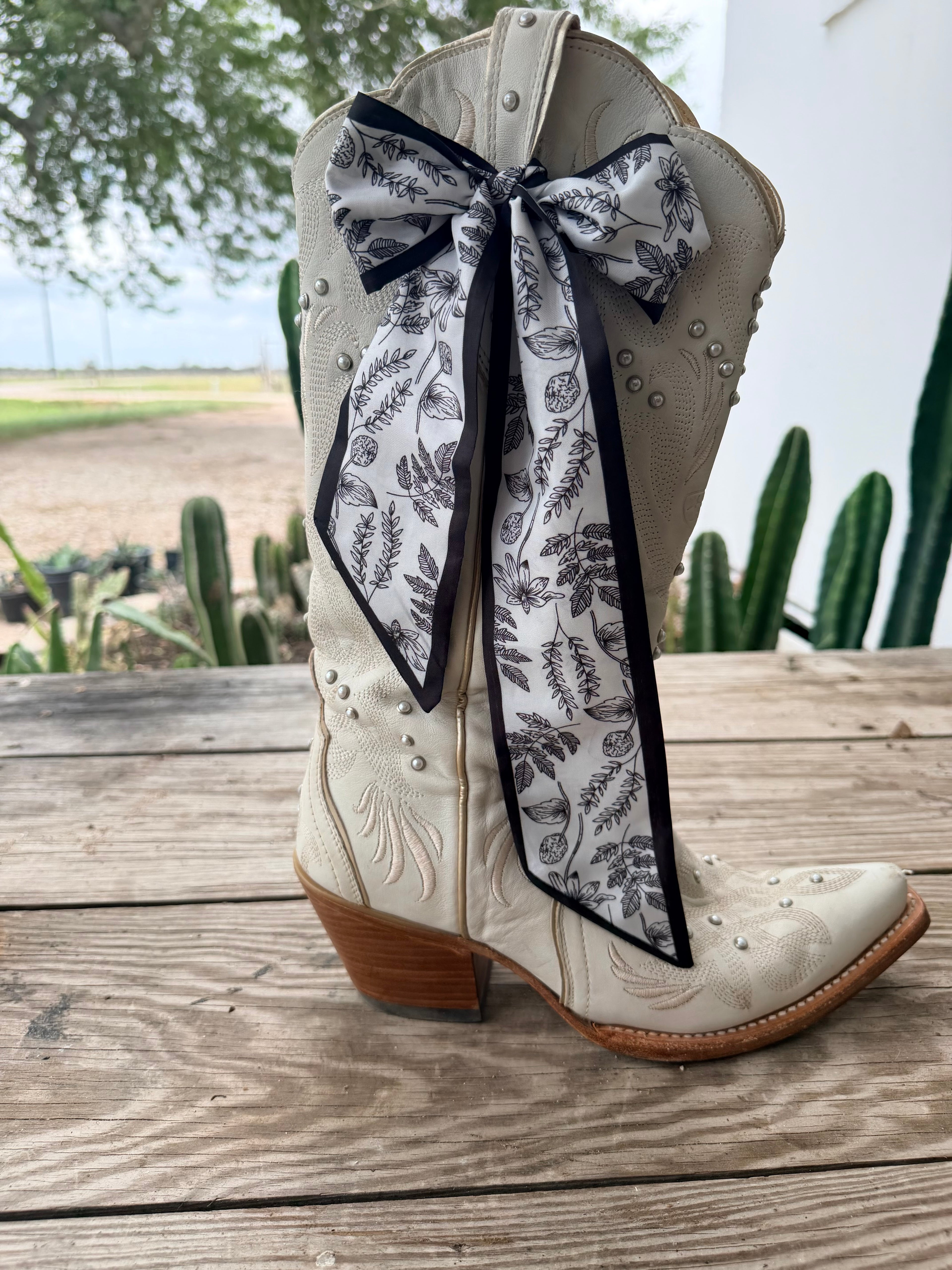 Boot Twilly- Black and White Floral
