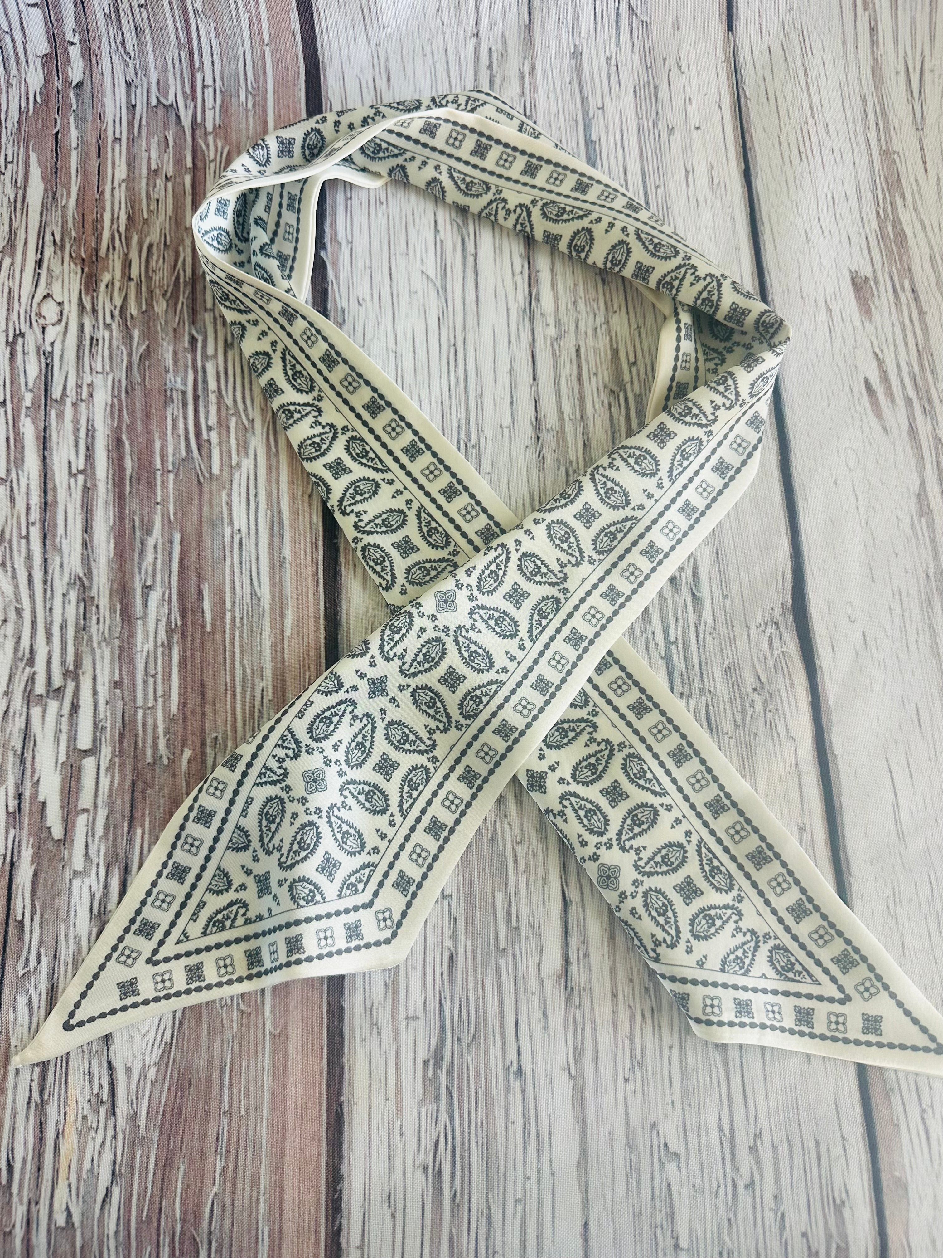 5 Ivory Paisley Twillys