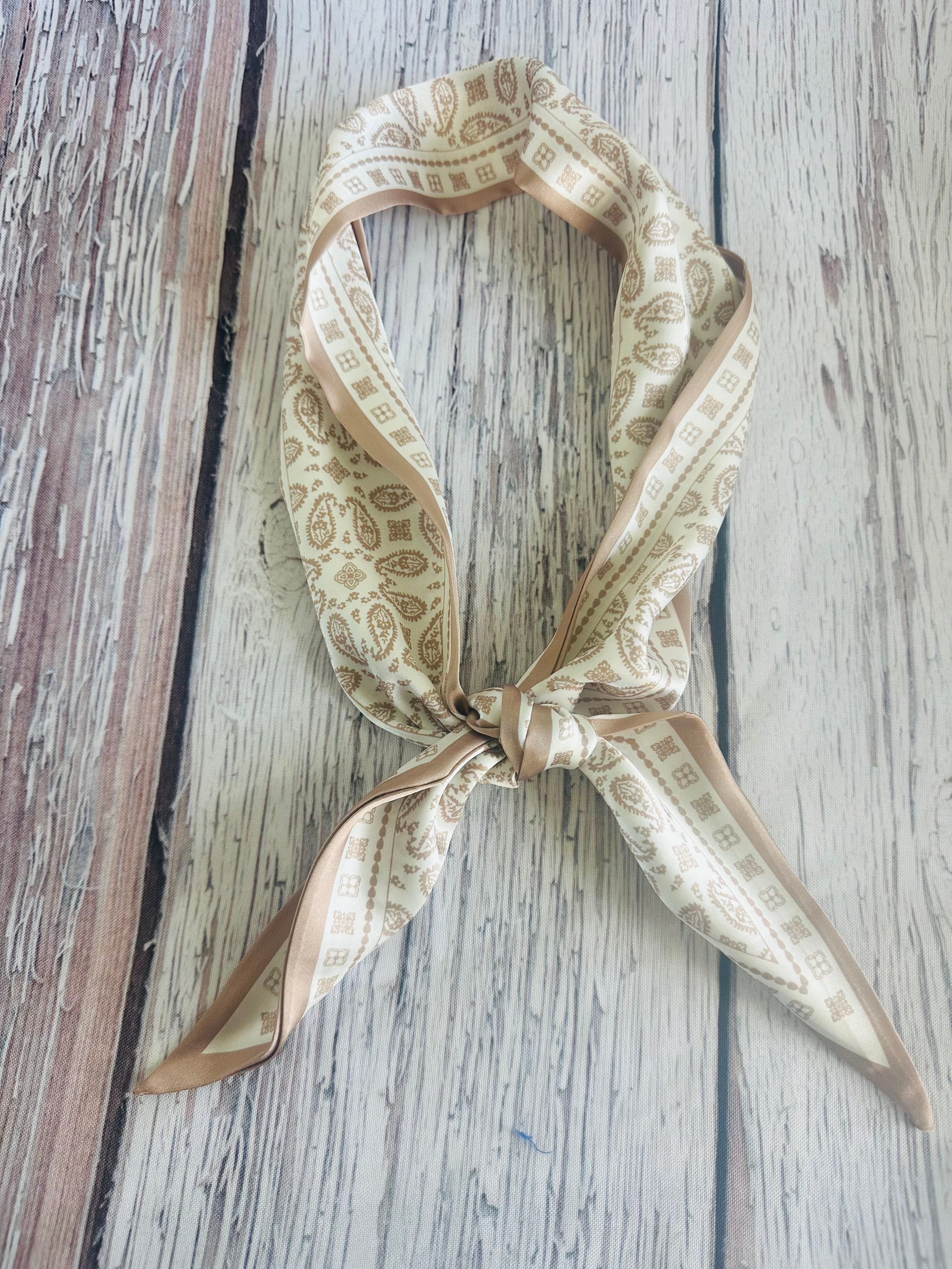 5 Beige Paisley Twillys