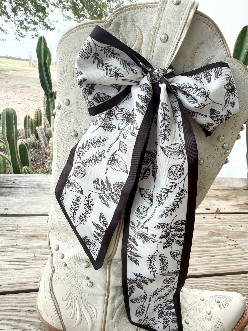 Boot Twilly- Black and White Floral