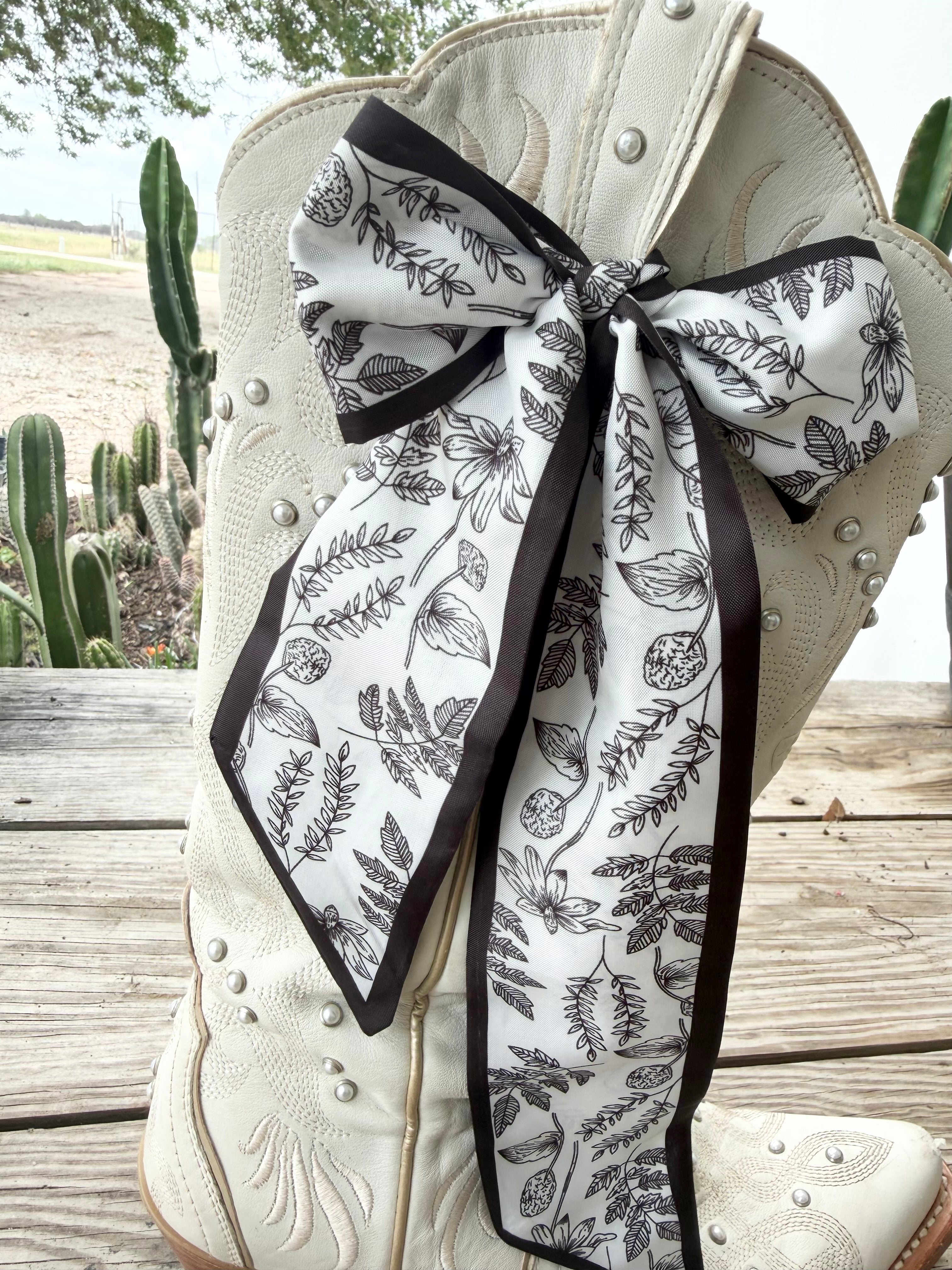 Boot Twilly- Black and White Floral