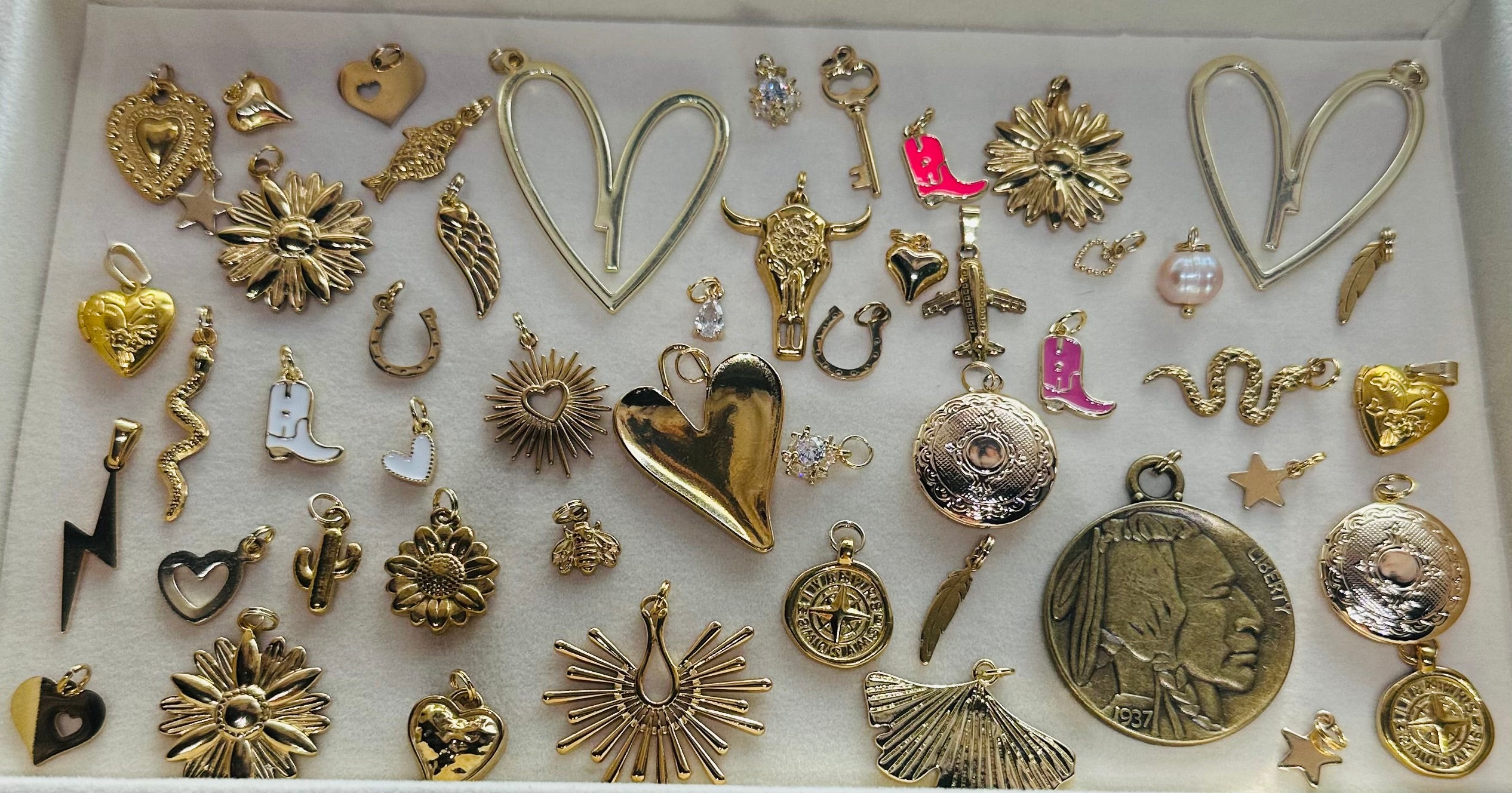50- Gold Charms Mix