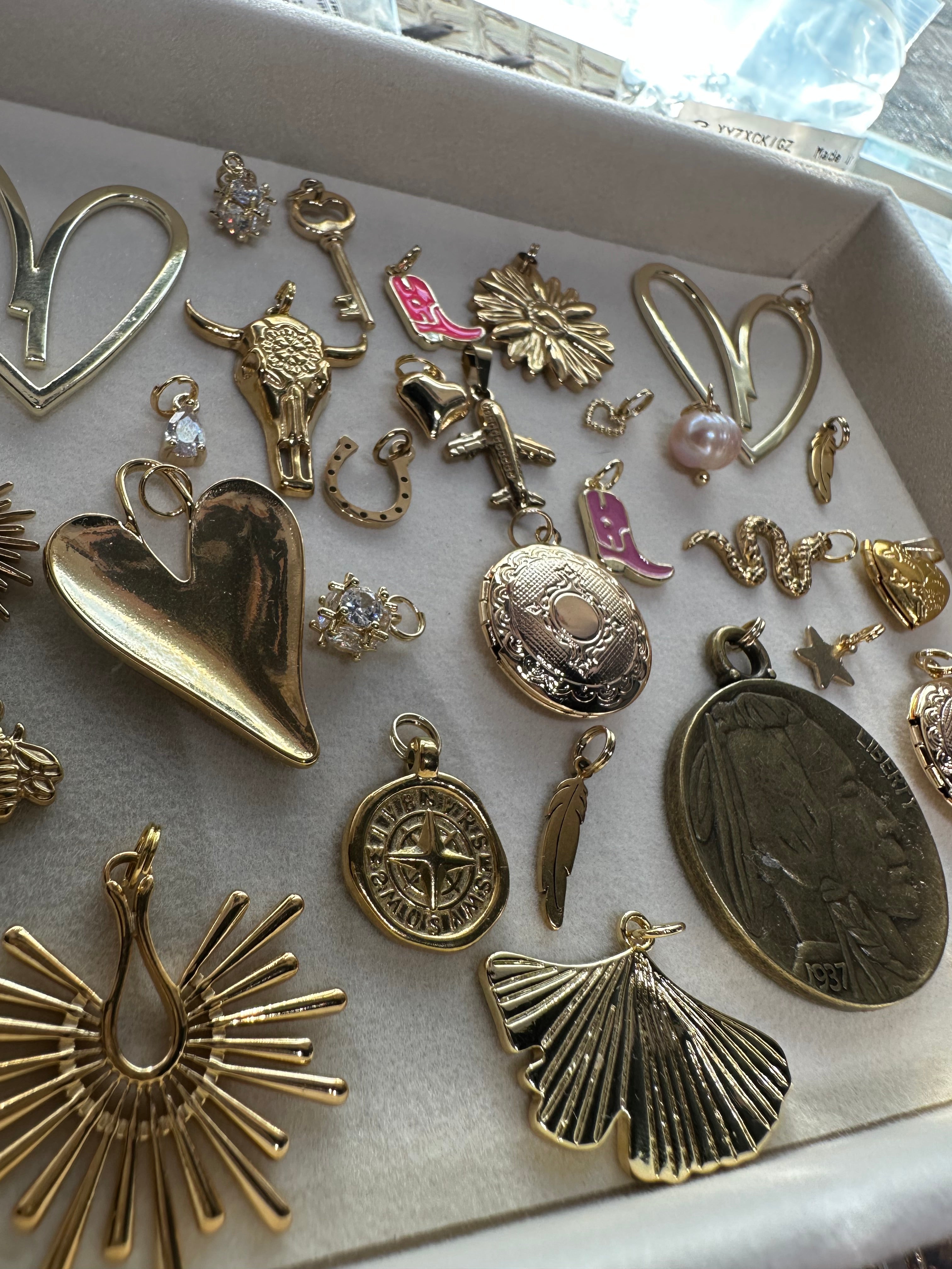 50- Gold Charms Mix