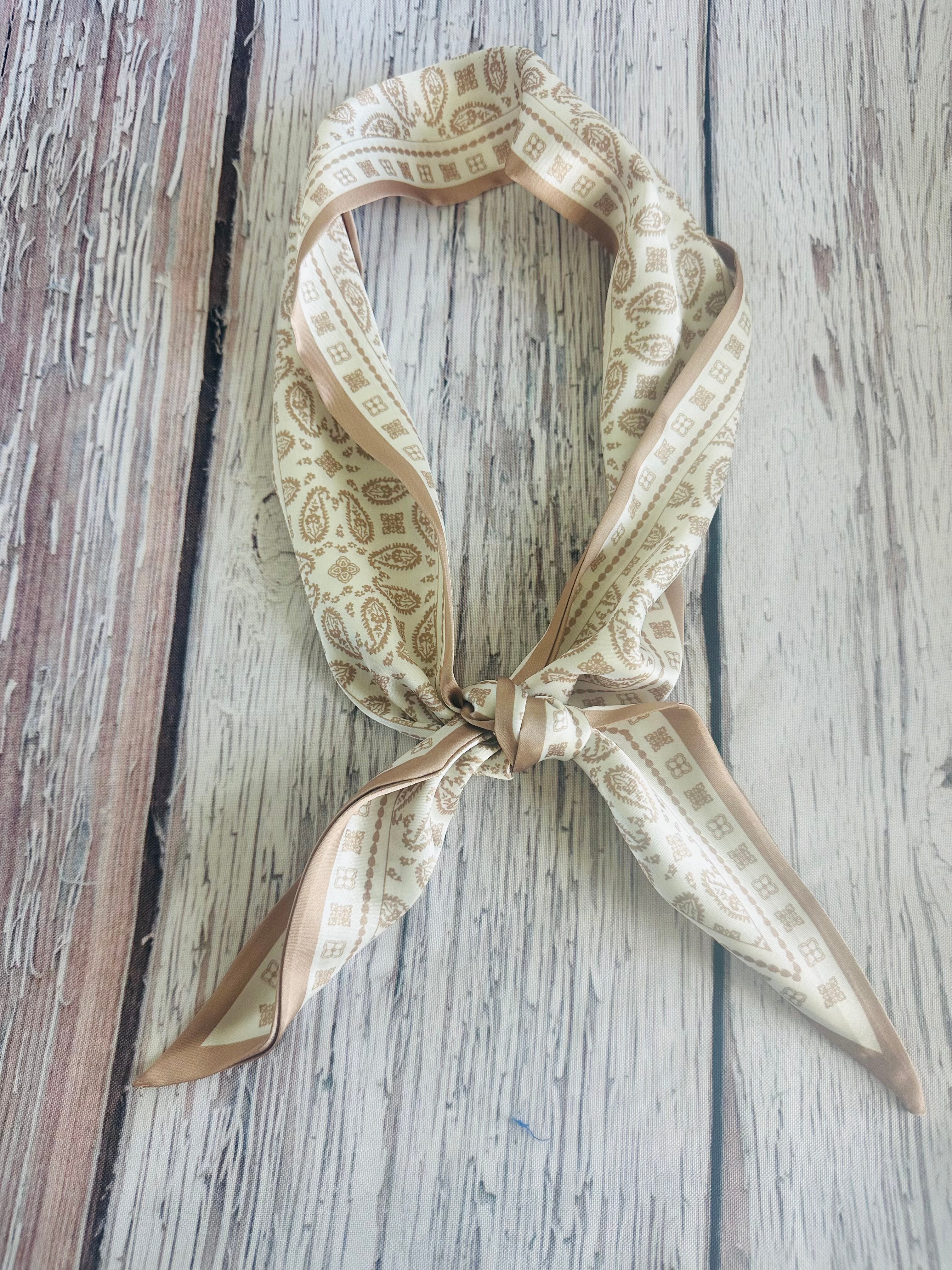 5 Beige Paisley Twillys