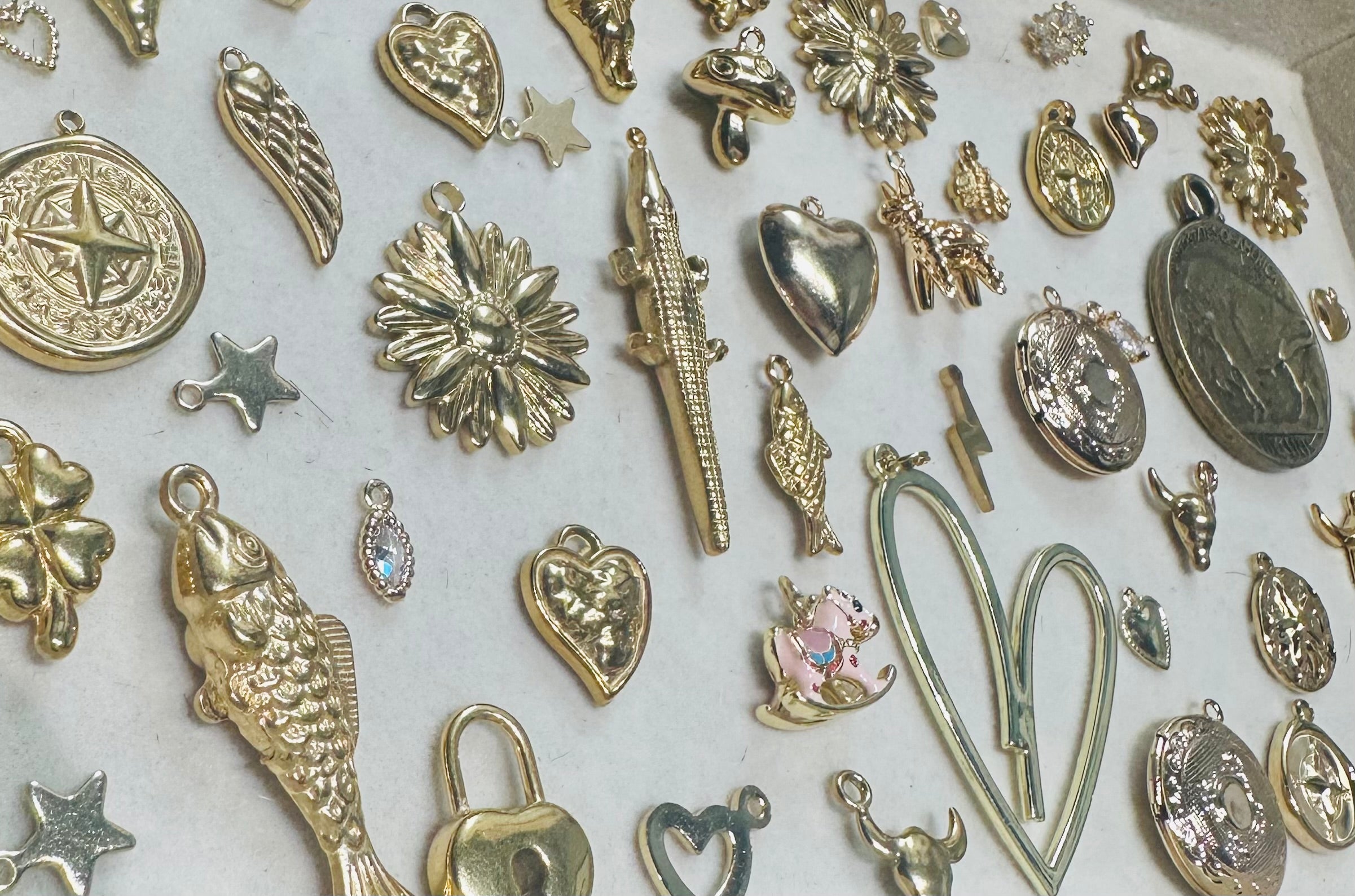 50- Gold Charms Mix